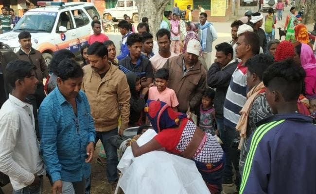 टैंपो व बाइक में टक्कर, दो ममेरे भाईयों की मौत, इलाज कराकर घर लौट रहे एक वृद्ध की भी गयी जान