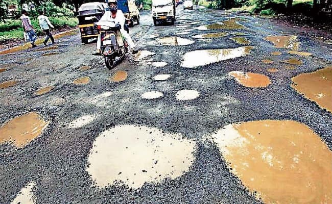 सड़क के गड्ढों के कारण पांच साल में 15000 लोगों की मौत, बिहार भी टॉप 10 में, सुप्रीम कोर्ट ने मांगा जवाब