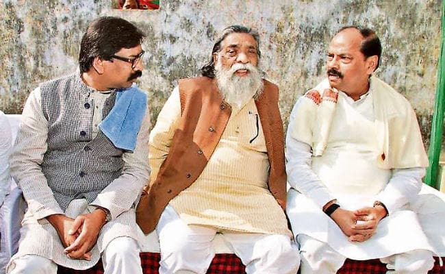 ...जब शिबू सोरेन के गांव नेमरा पहुंचे रघुवर