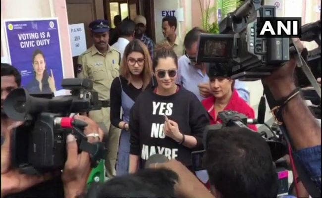 वोटर लिस्ट से नाम गायब होने पर भड़की ज्वाला गुट्टा, वोट डालने के बाद बोलीं सानिया मिर्जा- लोकतंत्र का अंग बने