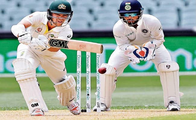 पहला टेस्ट : गेंदबाजों के दम पर टीम इंडिया ने की वापसी, कंगारुओं पर कसा शिकंजा