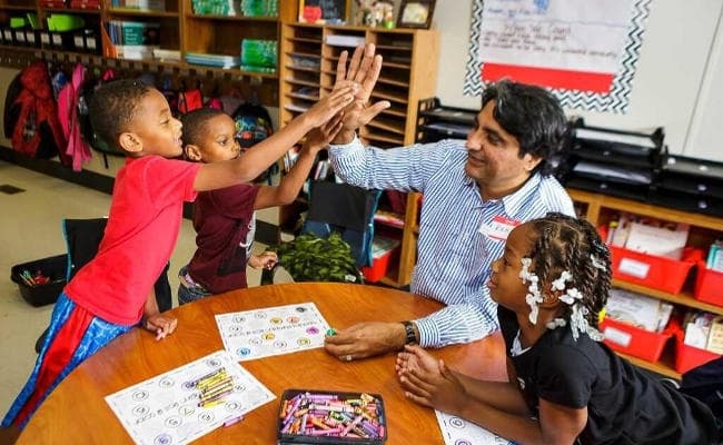 अमेरिका में गरीब बच्चों को पुस्तकें बांट रही है Wipro