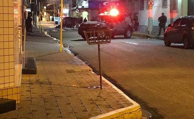 ब्राजील के दो बैंकों पर लुटेरों का हमला, पांच बंधकों समेत दर्जन भर लोगों की मौत