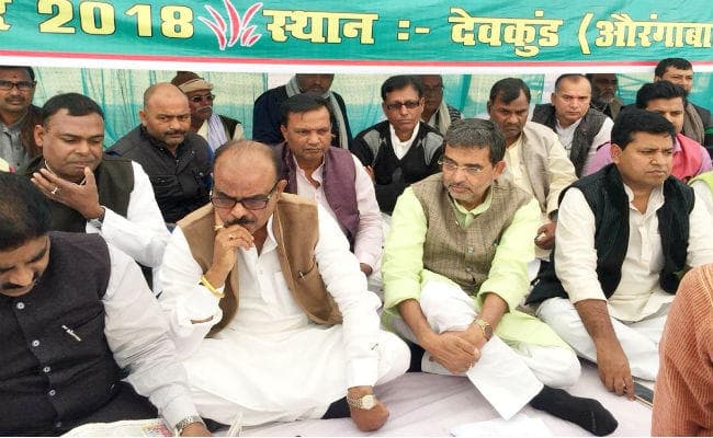 केंद्रीय विद्यालयों के लिए जमीन को लेकर राज्य सरकार के खिलाफ देवकुंड में उपवास पर बैठे उपेंद्र कुशवाहा