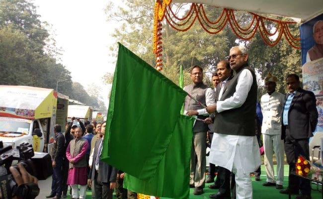 ‘जागरूकता रथ’ को CM नीतीश ने झंडा दिखाकर किया रवाना