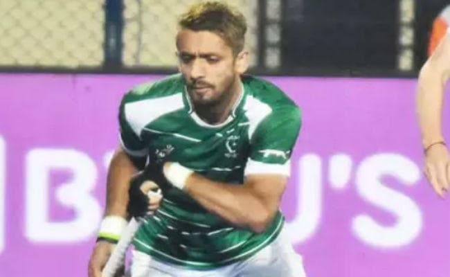 एफआईएच ने पाक खिलाड़ी अम्माद बट को फटकार लगाकर छोड़ा, नीदरलैंड के खिलाफ खेलेंगे