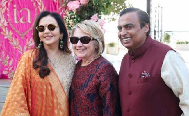 In PICS: ईशा अंबानी की शादी में उदयपुर पहुंचे सचिन, आमिर, सलमान, ऐश्वर्या, हिलेरी और अन्य हस्तियां