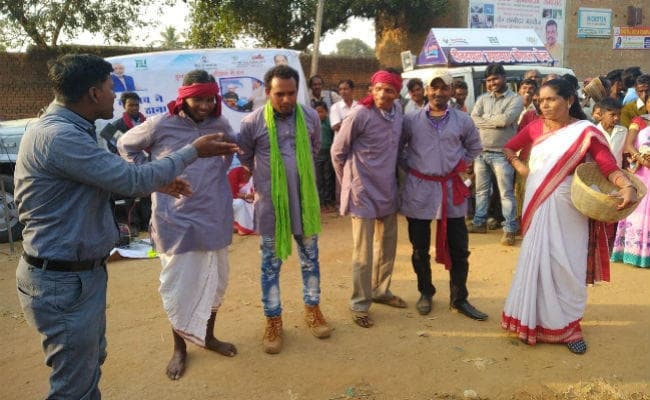 ''प्रभात खबर'' और ''जेएसएलपीएस'' की ओर से कौशल विकास पर नुक्‍कड़ नाटक