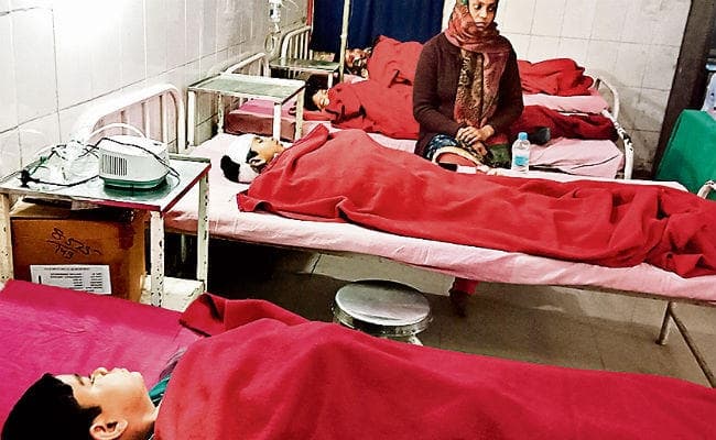 गया : स्कूल बस पलटी, 17 बच्चे घायल, ड्राइवर फरार