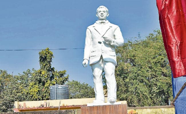 सदर अस्पताल परिसर में होगा प्रतिमा का अनावरण, डॉ सुभाष मुखोपाध्याय को आज मिलेगा सम्मान