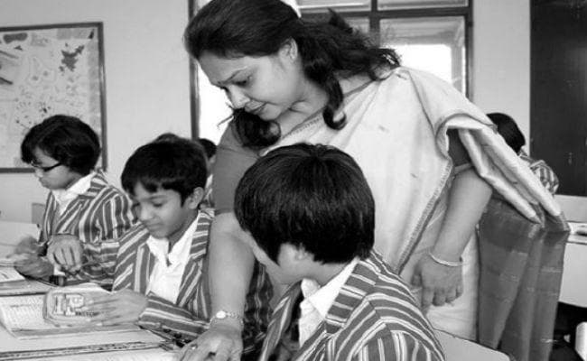 कोलकाता : पास-फेल प्रणाली शुरू करने के लिए नियमित मूल्यांकन जरूरी