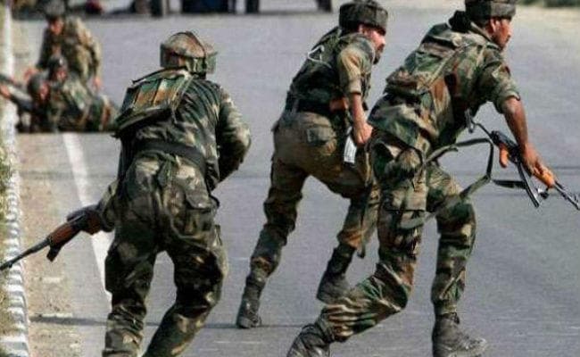 J&K : सुरक्षाबलों ने तीन आतंकियों को मार गिराया, इंटरनेट सेवा बंद