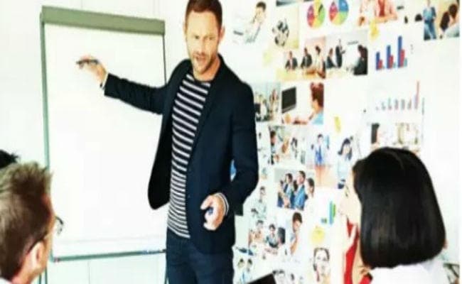 पब्लिक रिलेशन में बनायें अपना कैरियर, एक पहचान के साथ बढ़ें आगे