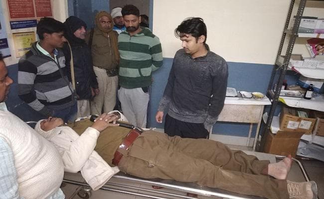 बिहार : शराब तस्करों को दबोचने गयी पुलिस को कंटेनर ने रौंदा, सब इंस्पेक्टर जख्मी