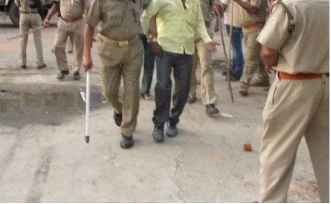 रांची में पुलिस के खिलाफ आक्रामक हो रहे लोग, देखें ये आंकड़े