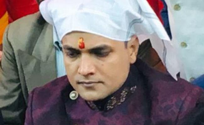 झारखंड के रजरप्पा प्रोजेक्ट में सफाई का काम कर मां ने बेटे महेंद्र को बनाया IAS, लौटने लगे अतिथि