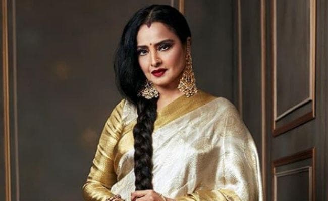 रेखा ने शाहरुख संग ''रश्‍के कमर...'' पर किया ऐसा डांस, VIDEO