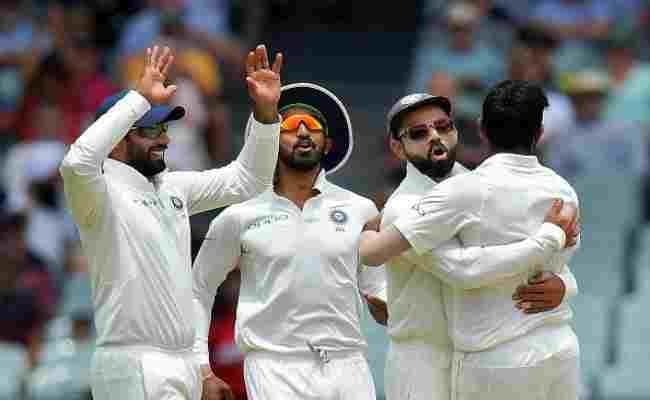 आस्ट्रेलिया को पहले टेस्ट में हराने के बाद बोले कोहली, सिर्फ मैच नहीं सीरीज जीतना लक्ष्य आस्ट्रेलिया को पहले टेस्ट में हराने के बाद बोले कोहली, सिर्फ मैच नहीं सीरीज जीतना लक्ष्य