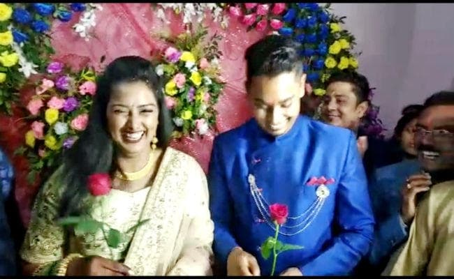 तीरंदाज दीपिका कुमारी ने अतनु दास से की सगाई, देखें तसवीरें