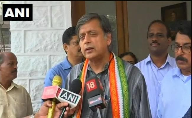 शशि थरूर ने केंद्रीय मंत्री के खिलाफ मानहानि का केस दर्ज कराया, कहा माफी मांगें