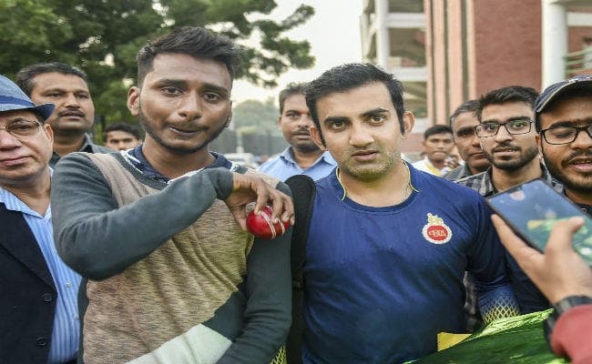 विदाई मैच में गौतम गंभीर हुए भावुक, फैन्‍स को रुलाया - स्‍टेडियम में मौजूद रही पत्नी नताशा और बेटी