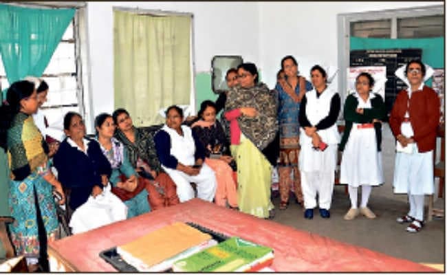 आसनसोल : तबादले के खिलाफ नर्सों ने किया प्रदर्शन