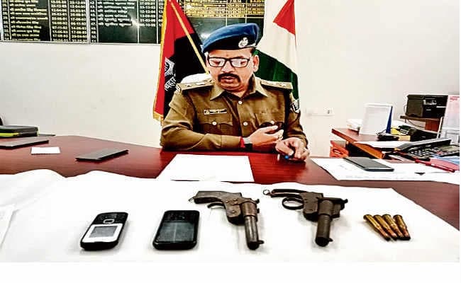 मुजफ्फरपुर  :  गिरफ्त में एनएच- 28 पर लूटपाट करनेवाले गिरोह, दो हाईवे लुटेरे  गिरफ्तार,  चार बाइक व दो पिस्तौल बरामद