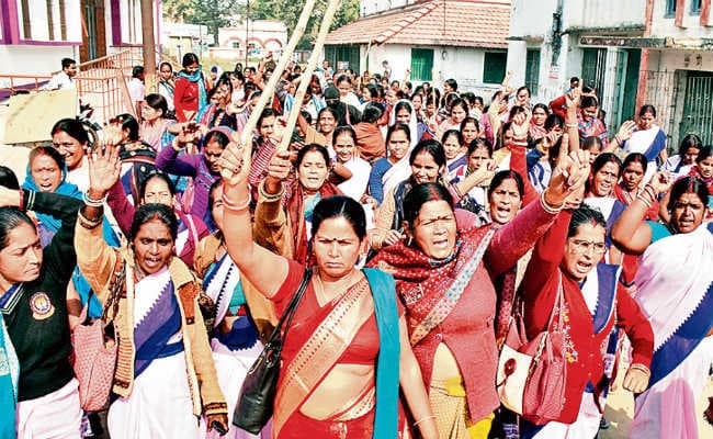 मुजफ्फरपुर :  आशा कार्यकर्ताओं ने ओपीडी से डॉक्टरों को जबरन निकाला