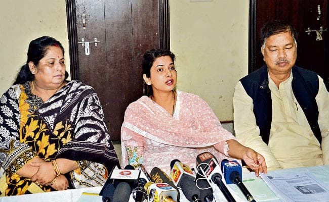 जमुई के डीएम धर्मेंद्र कुमार पर पत्नी ने लगाया यूपी की महिला अधिकारी से संबंध का आरोप