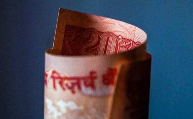 मतगणना के रुझान में कांग्रेस की बढ़त देख शुरुआती कारोबार में 110 पैसे गिरा रुपया