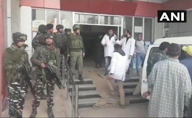 आतंकियों ने कश्मीरी पंडितों की सुरक्षा में तैनात चार पुलिसकर्मियों की हत्या की