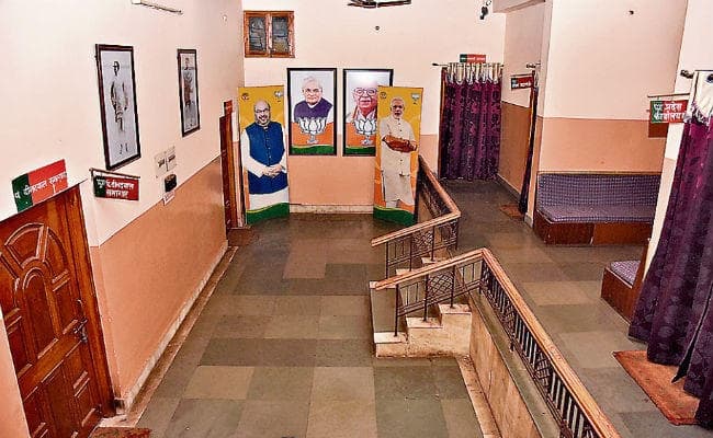 रांची : पार्टी कार्यालय में दिनभर देखते रहे रुझान, मायूस हुए भाजपाई