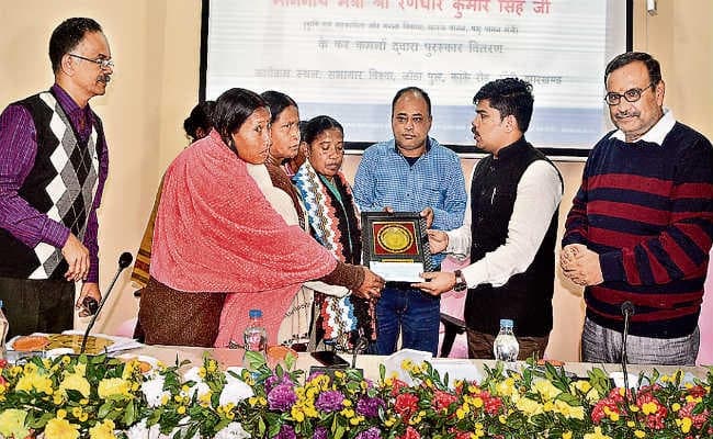 रांची : नामकुम लैम्प्स को सर्वोत्तम प्राथमिक क्रेडिट सहकारी समिति का पुरस्कार