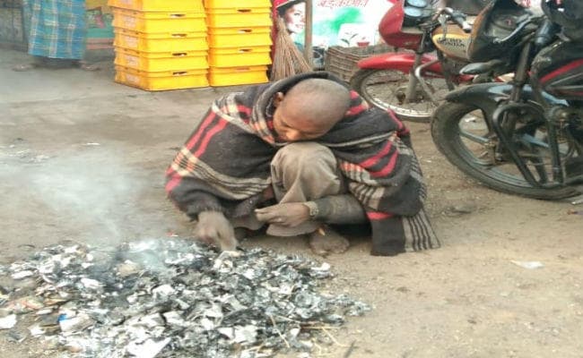 हजारीबाग : ठंड से लोग परेशान, गर्म कपड़ों की बिक्री बढ़ी