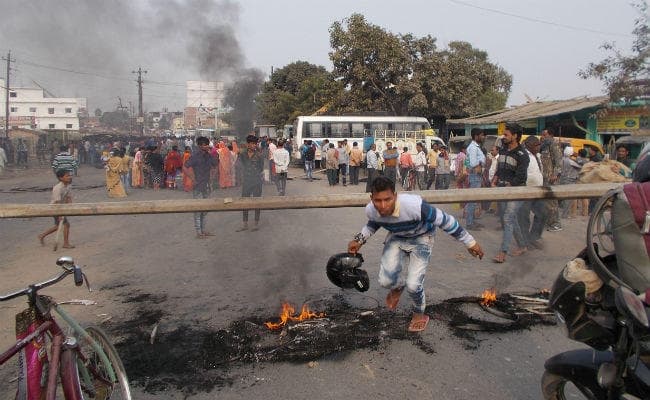 नाला में मिला युवक का शव, हत्या किये जाने की आशंका