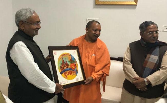 एक दिवसीय दौरे पर पटना पहुंचे CM योगी, मुख्यमंत्री नीतीश से की मुलाकात