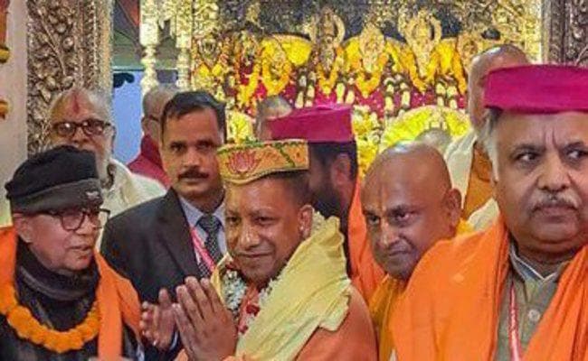 राम-सीता स्वयंवर में शामिल हुए आदित्यनाथ, कहा - भारत-नेपाल को एक सूत्र में बांधती है रामायण