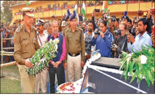 आसनसोल : छत्तीसगढ़ में नक्सली हिंसा का शिकार बने संजीत को अश्रूपूर्ण श्रद्धांजलि, तिरंगे में लिपटा लौटा आसनसोल का लाल