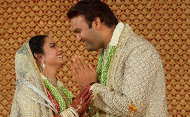 VIDEO : आनंद की हुई ईशा अंबानी, दोनों को एकसाथ देखकर ऐसा था मां नीता अंबानी का रियेक्‍शन