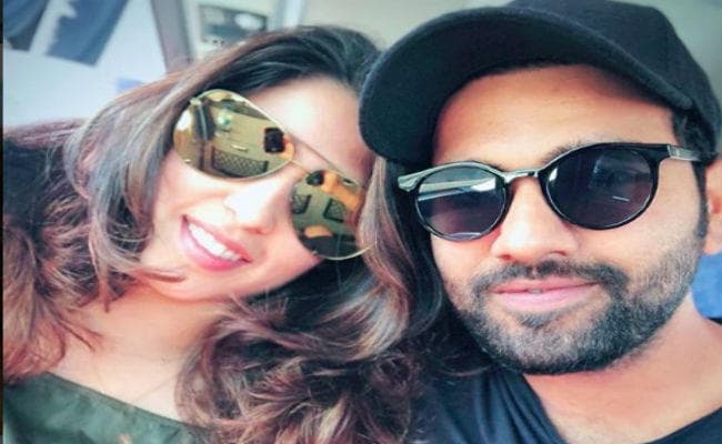 ''हिटमैन'' रोहित शर्मा ने शादी की सालगिरह पर पत्नी रितिका को इस तरह किया विश