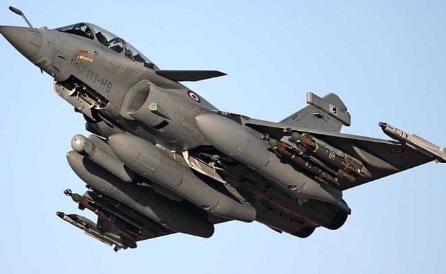 राफेल विमान सौदे की जांच के लिए याचिकाओं पर फैसला शुक्रवार को