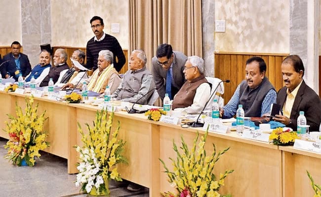 पटना : सीएम का निर्देश, भू-जल स्तर की स्थिति की करें जांच