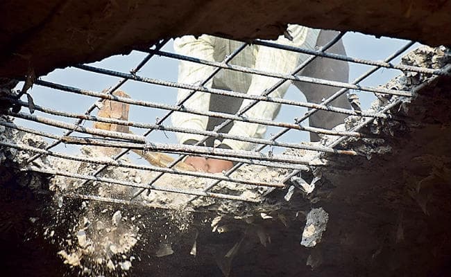 मुजफ्फरपुर बालिका गृह : जिन दीवारों में दबी थीं बच्चियों की आहें, उन पर चला हथौड़ा, चौथी मंजिल से हुई शुरुआत