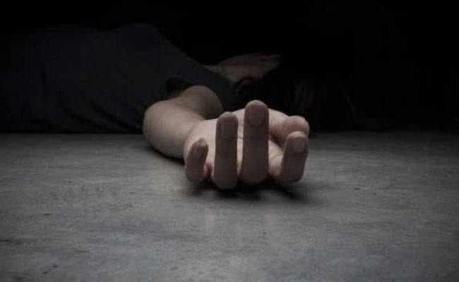 महिला न्यूज एंकर की चौथी मंजिल से गिरकर संदिग्ध अवस्था में मौत