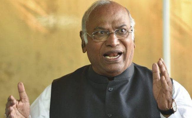 राफेल मुद्दा : कांग्रेस ने राहुल की माफी मांगने की संभावना नकारी, जेपीसी के गठन की मांग दोहरायी