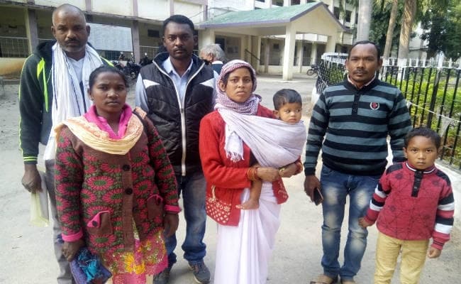 गुमला : ''साहब, पति की मौत हो गयी, तीन बच्चे हैं, जीने के लिए मदद करें''