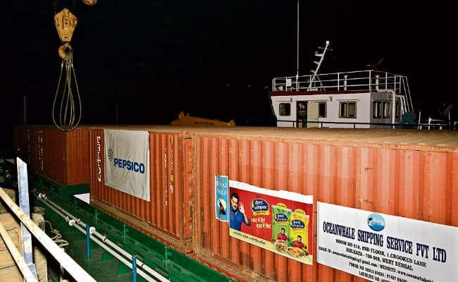 पटना सिटी : कोलकाता से आया जहाज, खोला गया पीपा पुल