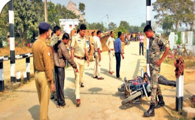 आद्रा : आद्रा में दिनदहाड़े तृणमूल नेता की हत्या, पार्टी कार्यकर्ताओं ने की सड़क जाम