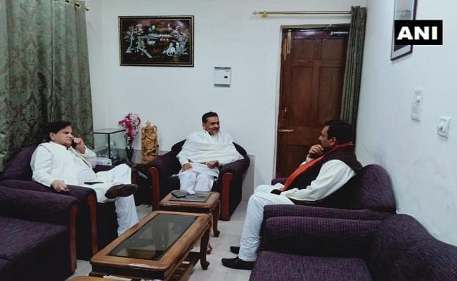 रालोसपा प्रमुख उपेंद्र कुशवाहा से कांग्रेस नेता अहमद पटेल ने की मुलाकात