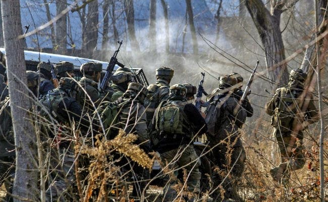 जम्‍मू-कश्‍मीर : मुठभेड़ में आतंकवादियों के मारे जाने के बाद घाटी में हिंसा, इंटरनेट सेवा ठप